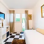 Charming 4-bedroom House With Terrace