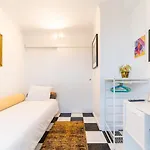 4 Bedroom House With Garden Parking In Benfica بيت للعطل