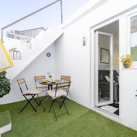 Charming 4-bedroom House With Terrace Dom wakacyjny Lizbona