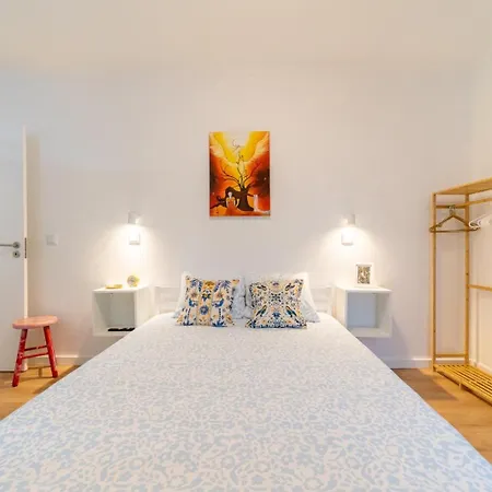 Charming 4-bedroom House With Terrace Сasa de vacaciones *