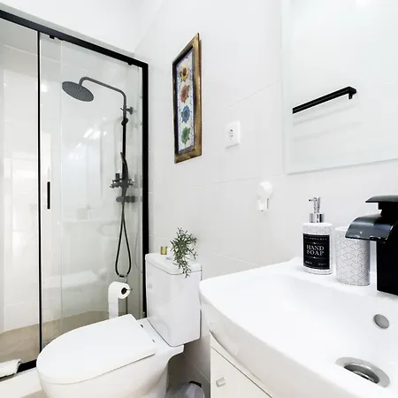 펜션 4 Bedroom House With Garden Parking In Benfica *