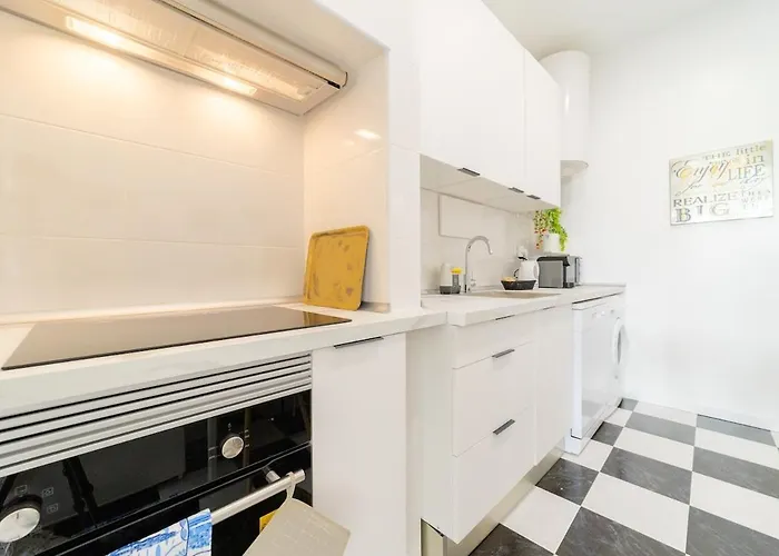 Charming 4-bedroom House With Terrace *