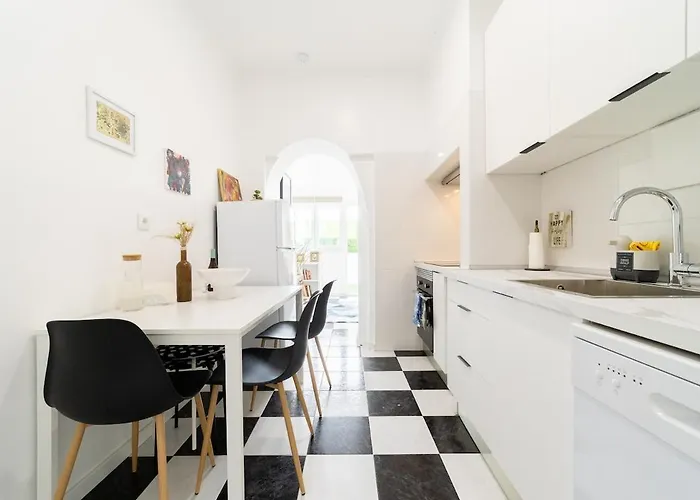 Сasa de vacaciones Charming 4-bedroom House With Terrace