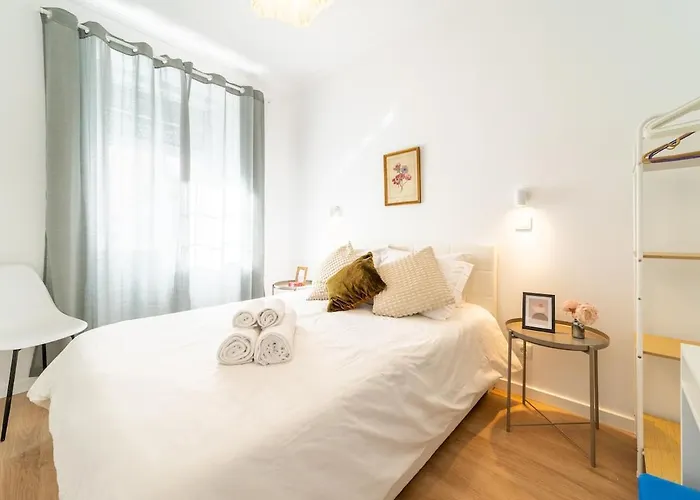 Сasa de vacaciones Charming 4-bedroom House With Terrace Lisboa