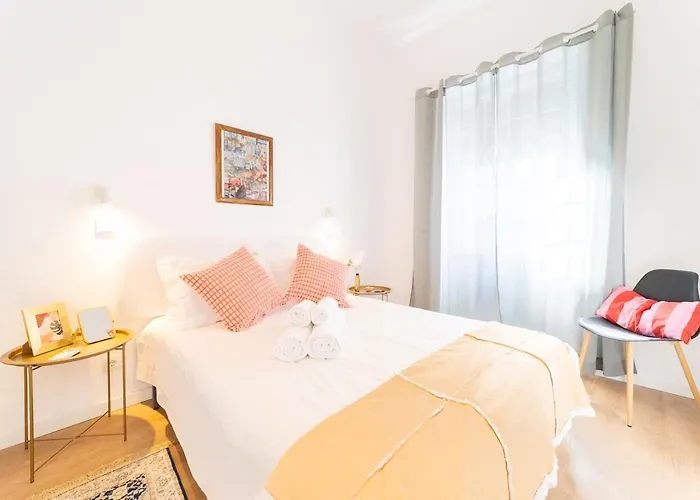 Charming 4-bedroom House With Terrace