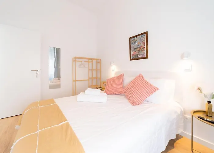 Charming 4-bedroom House With Terrace Casa vacanze *