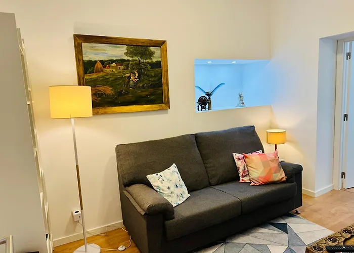 Charming 4-bedroom House With Terrace