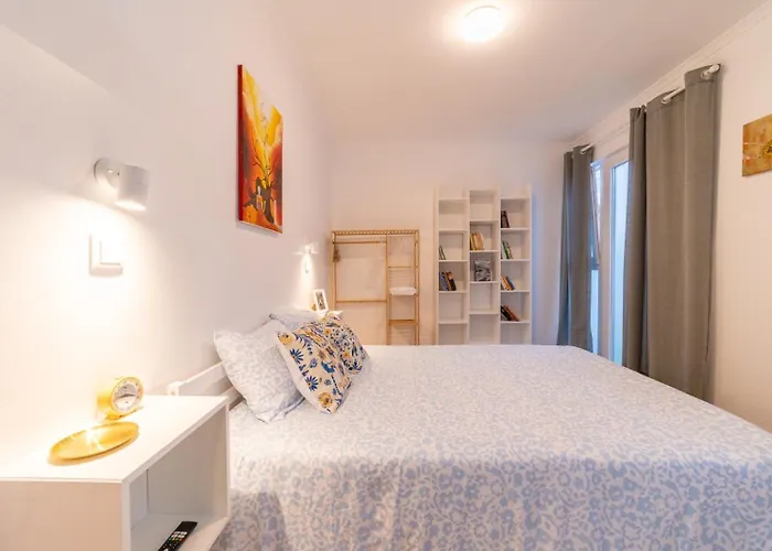 Charming 4-bedroom House With Terrace *