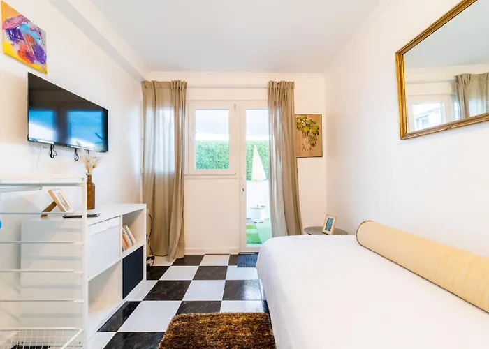 Charming 4-bedroom House With Terrace