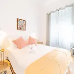 4 Bedroom House With Garden Parking In Benfica