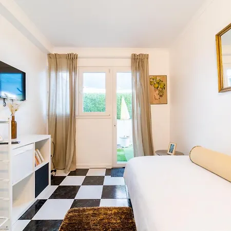 4 Bedroom House With Garden Parking In Benfica