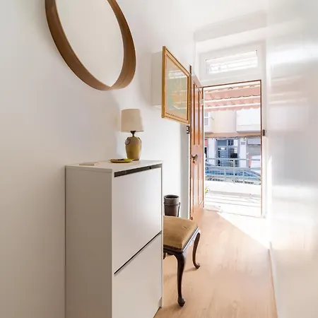 4 Bedroom House With Garden Parking In Benfica بيت للعطل *