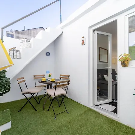4 Bedroom House With Garden Parking In Benfica بيت للعطل Lisboa