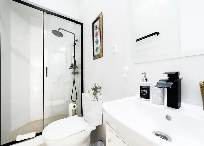 Charming 4-bedroom House With Terrace Nyaraló