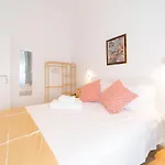 4 Bedroom House With Garden Parking In Benfica בית נופש *