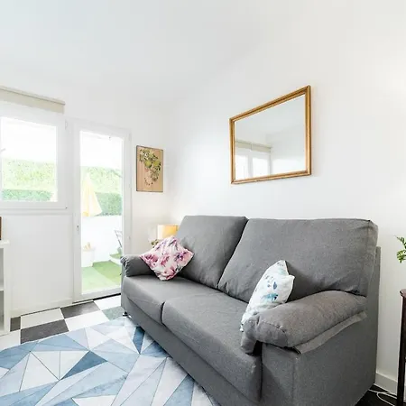 Charming 4-bedroom House With Terrace Hébergement de vacances