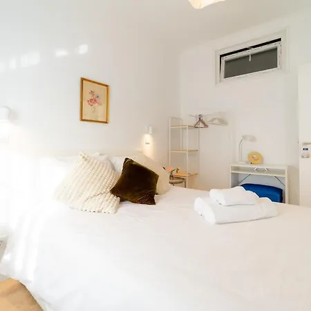 Hébergement de vacances Charming 4-bedroom House With Terrace Lisboa