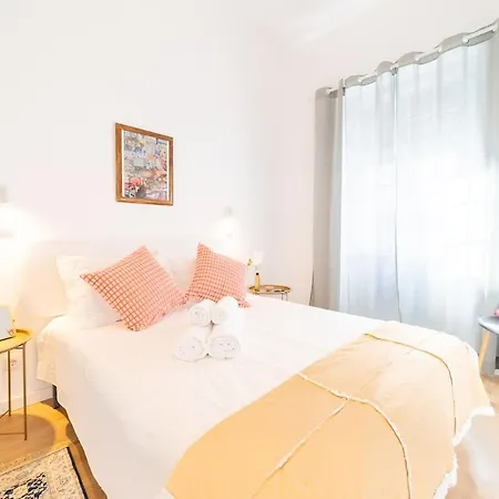 Charming 4-bedroom House With Terrace